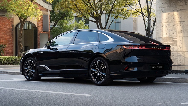 Стартовали продажи гибридного седана Voyah Passion с местной пропиской. Цена известна