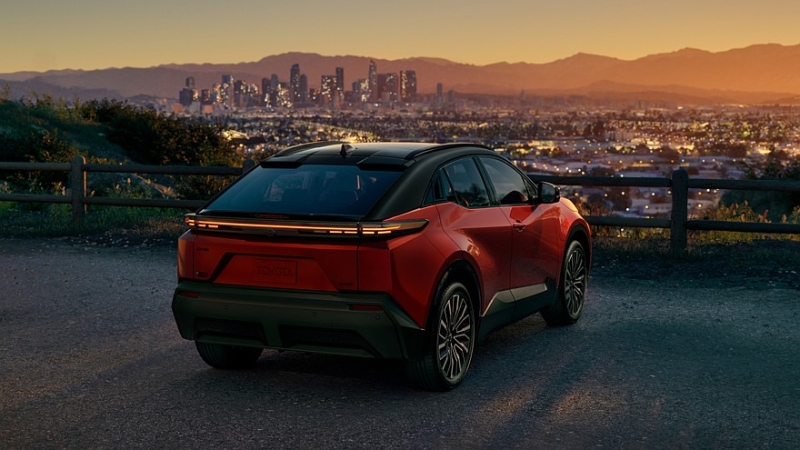 Subaru готовит новый кроссовер: первый тизер Uncharted