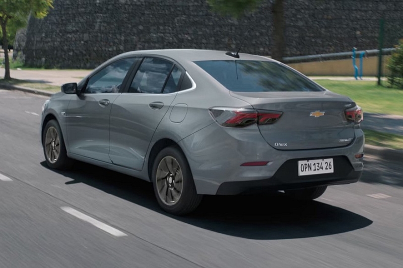 Теряющий покупателей Chevrolet Onix пережил рестайлинг: официальные фото