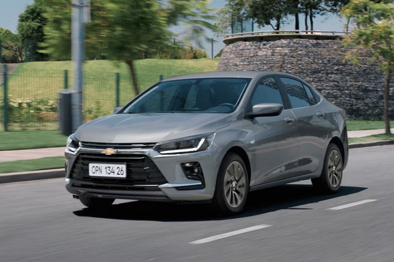 Теряющий покупателей Chevrolet Onix пережил рестайлинг: официальные фото