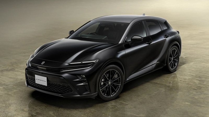 У кроссовера Toyota Crown Sport появилась пара новых версий – базовая и юбилейная