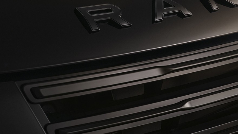 У внедорожника Range Rover SV появилась новая «затемнённая» версия для меломанов