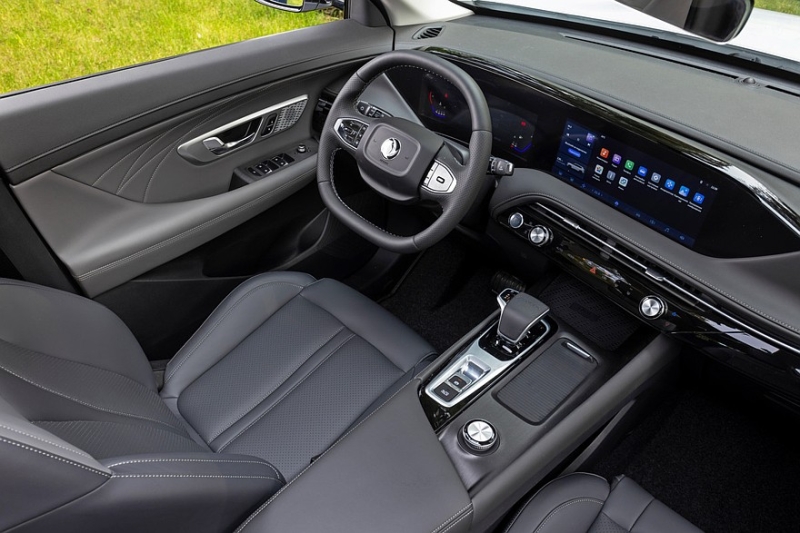 В России стартовали продажи флагманского кроссовера Dongfeng Huge