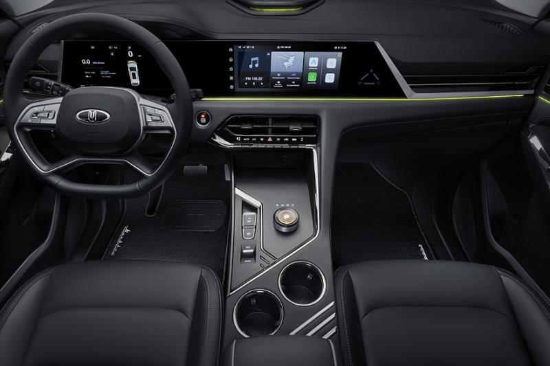 В России стартовали продажи флагманского кроссовера Москвич 8: полный прайс-лист