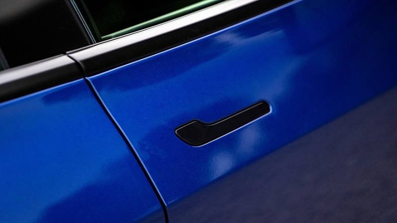 Вот вам и заподлицо: Китай запрещает скрытые дверные ручки на автомобилях